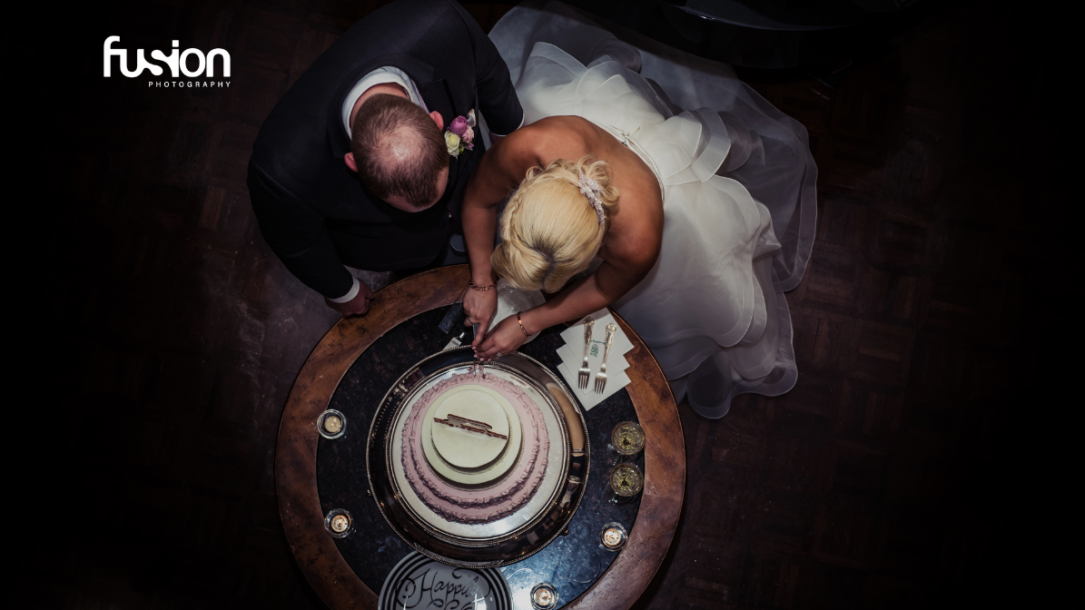 couple cake cutting picture