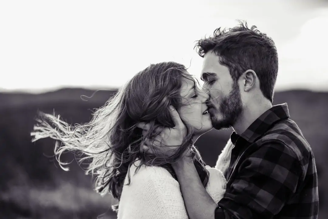 beautiful couple picture with kissing pose