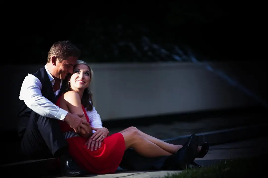 couple sitting pose with red dress picture