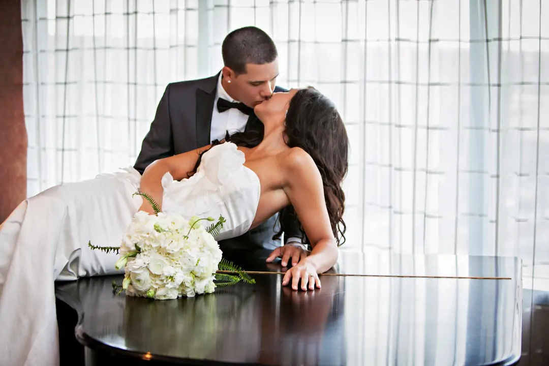couple kissing pose on the piano