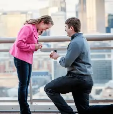 men propose to her with ring